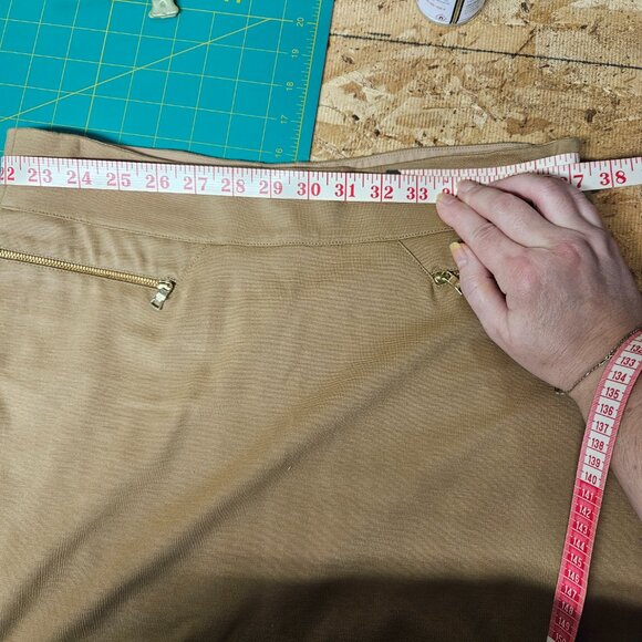 Blazer and skirt - Picture 8 of 12